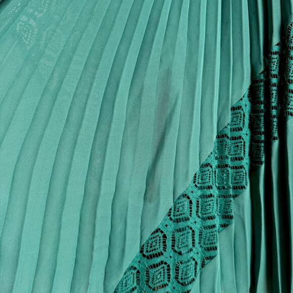 ASOS DESIGN Lace Insert Pleated Midi Skater Dress in Green - Picture 5 of 11